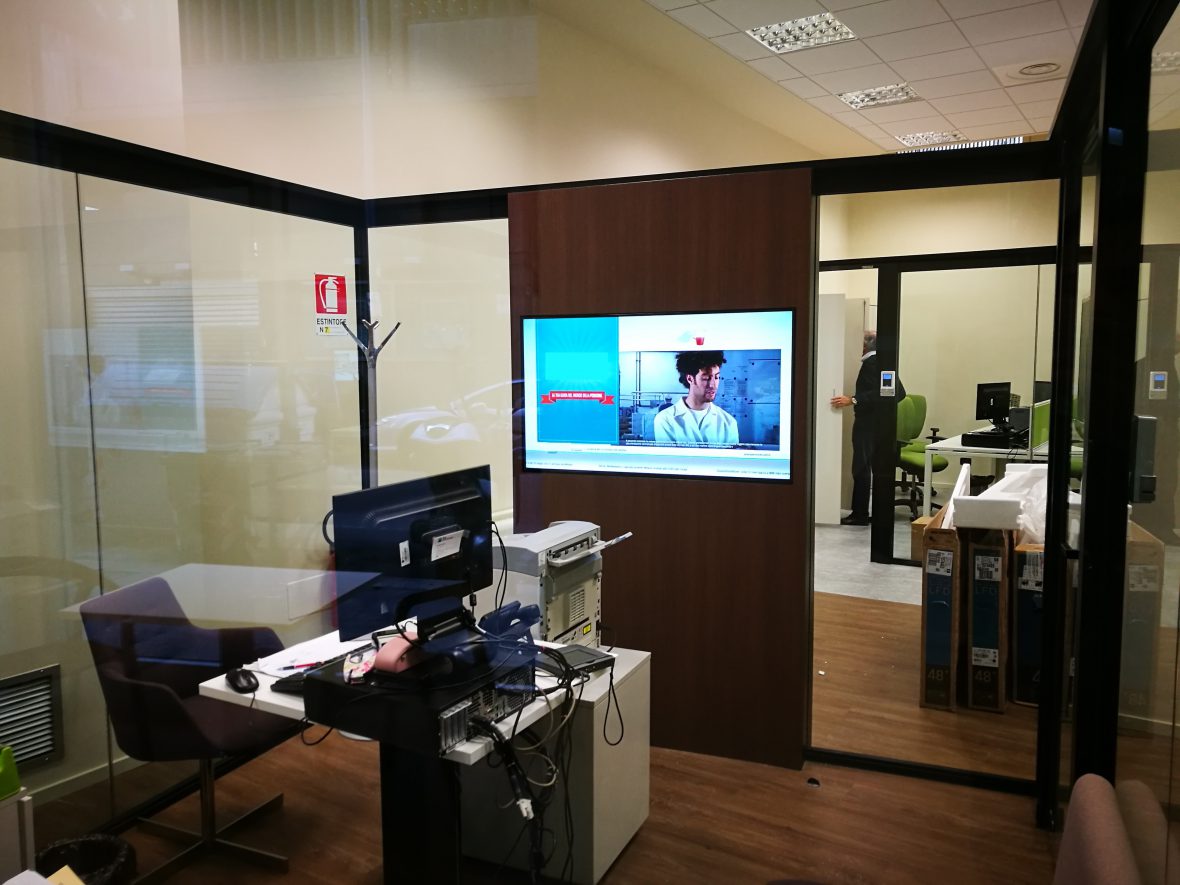 Monitor LFD (Large Format Display)
